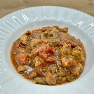 Lomo con tomate y pimientos